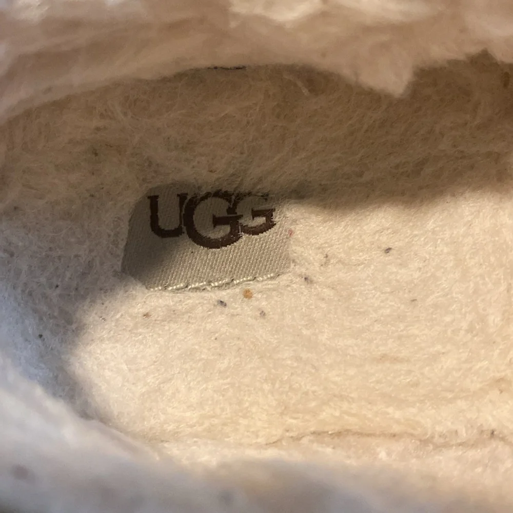 Ugg Brown Slip On Moccasins Size 5 in Like New Condition